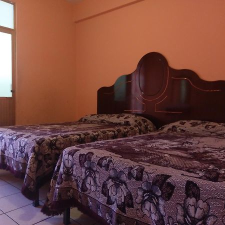Nuevo San Juan Parangaricutiro Hotel Cristal מראה חיצוני תמונה